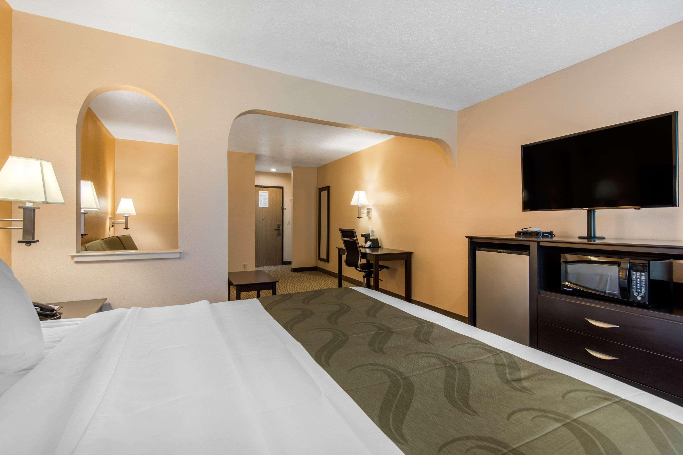 Quality Inn & Suites Albuquerque North Near Balloon Fiesta Park מראה חיצוני תמונה