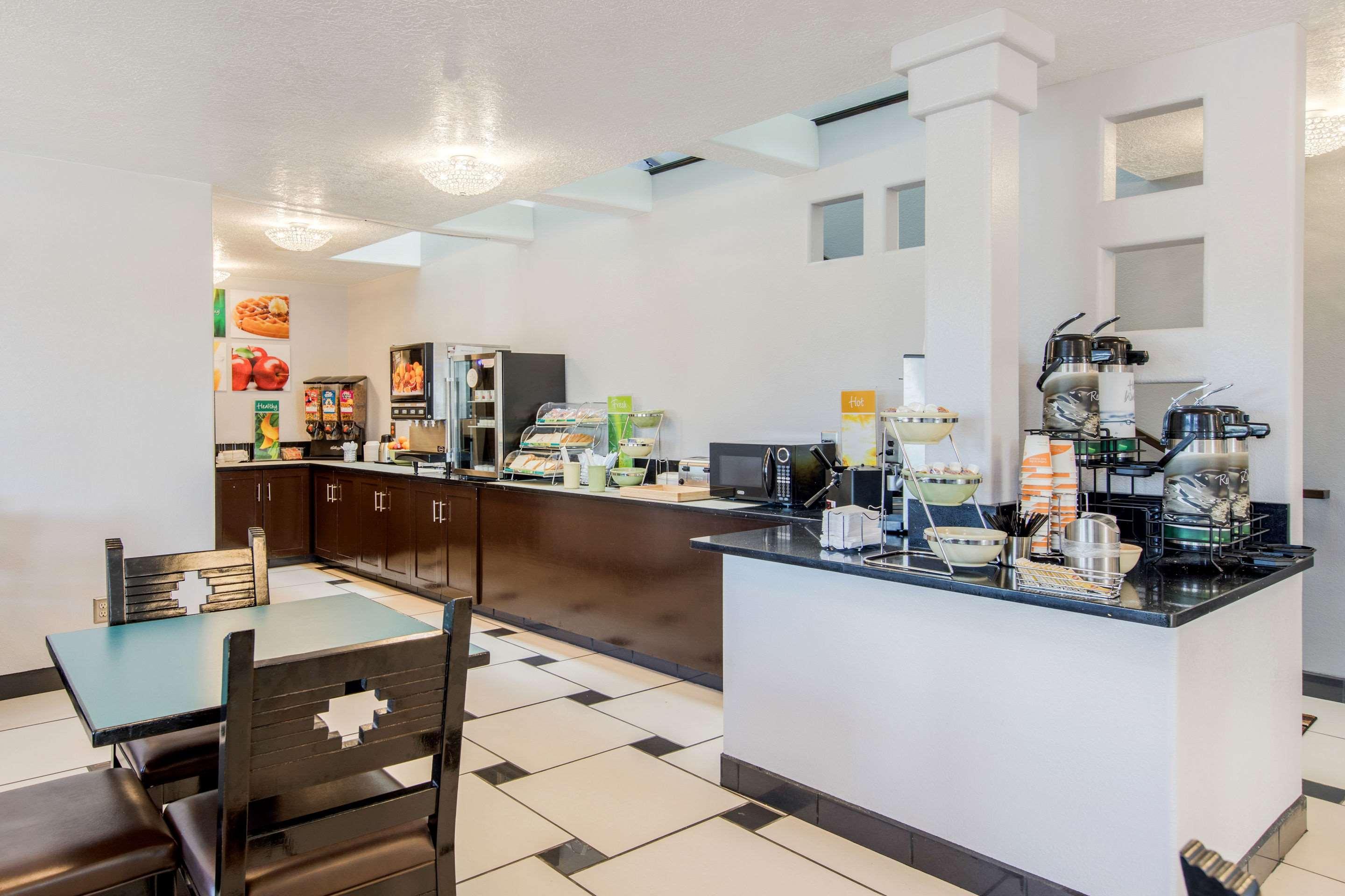 Quality Inn & Suites Albuquerque North Near Balloon Fiesta Park מראה חיצוני תמונה