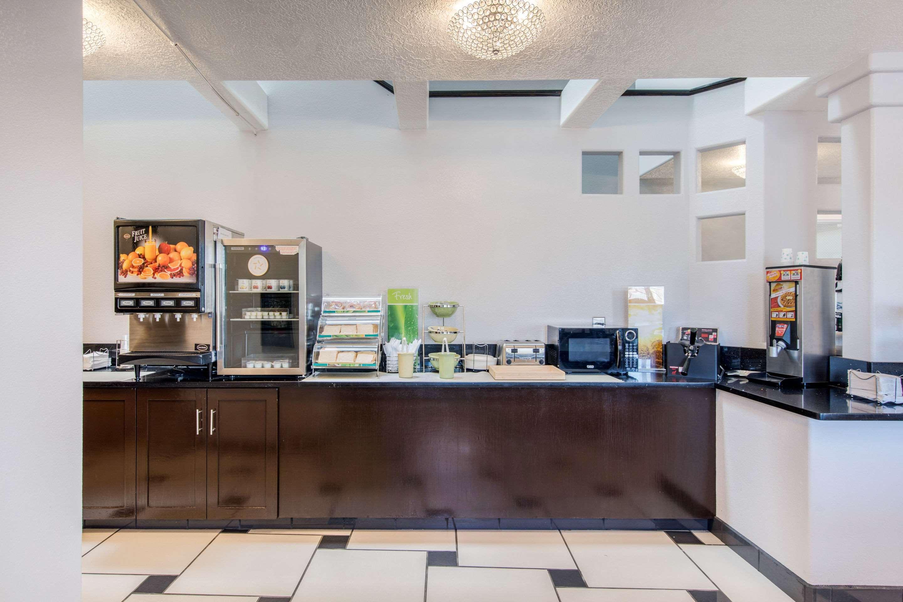 Quality Inn & Suites Albuquerque North Near Balloon Fiesta Park מראה חיצוני תמונה