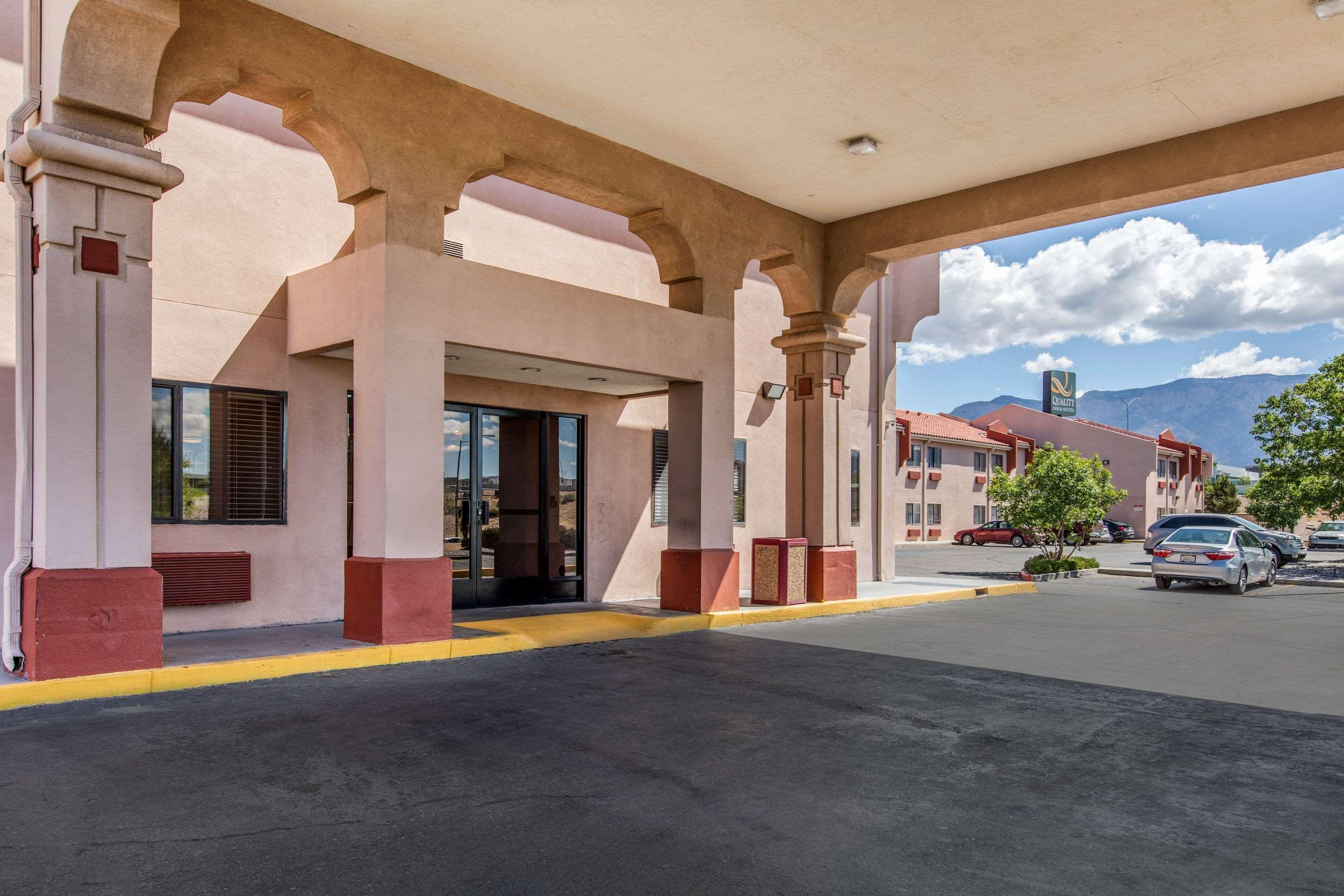 Quality Inn & Suites Albuquerque North Near Balloon Fiesta Park מראה חיצוני תמונה